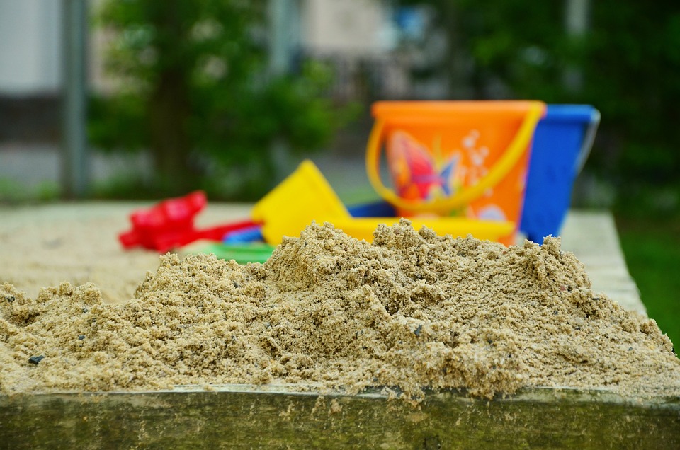 Děti mají rády písek.